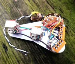 SOLDERLESS FENDER STRAT HSH HARNESS BOURNS POTS COIL SPLITS KELLINGSSOUND