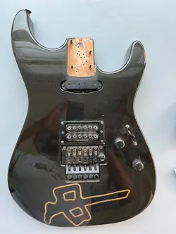 FENDER SHOWMASTER GUITAR