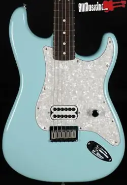 DELONGE ARTIST DAPHNE