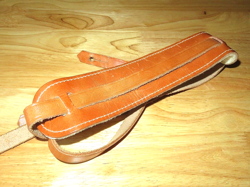 TAN LEATHER GUITAR STRAP