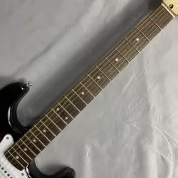 ST/R ELECTRIC GUITAR