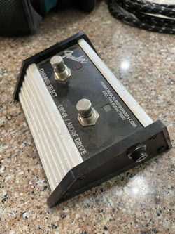 FENDER TWO BUTTON CHANNEL SELECT & REVERB FOOT SWITCH PEDAL SILVER/BLACK