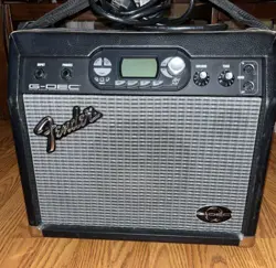 FENDER G-DEC PR 520 GUITAR AMPLIFIER IN EXCELLENT CONDITION.