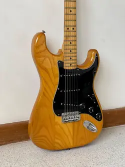 1979 FENDER STRATOCASTER NATURAL ELECTRIC GUITAR MAPLE FRETBOARD
