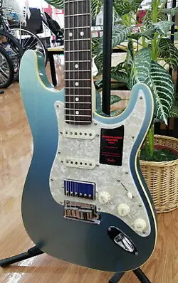 FENDER JAPAN MODERN STRATOCASTER USED ALDER BODY ROSEWOOD FINGERBOARD W/SOFTCASE