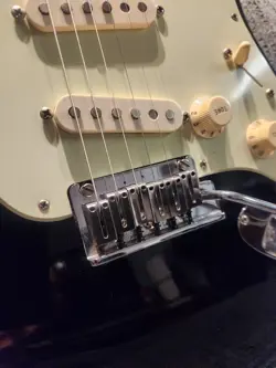 DELUXE FENDER STRATOCASTER