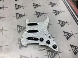 LOADED PICKGUARD STAGGERED