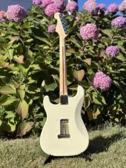 STANDARD STRATOCASTER W/