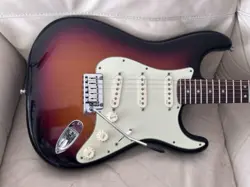 2011 FENDER STRATOCASTER DELUXE W/GIGBAG