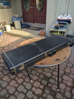 VINTAGE 60S FENDER STRATOCASTER / TELECASTER GUITAR CASE ....NICE !!