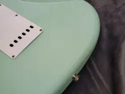 75TH ANNIVERSARY GUITAR