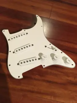 GENUINE FENDER STRAT STANDARD PICKUPS WHITE STRATOCASTER RWRP MIDDLE