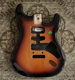 FENDER DELUXE SERIES STRATOCASTER ALDER BODY IN 3-TONE SUNBURST