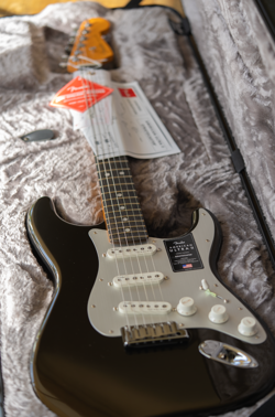 FENDER AMERICAN ULTRA II STRATOCASTER GUITAR TEXAS TEA