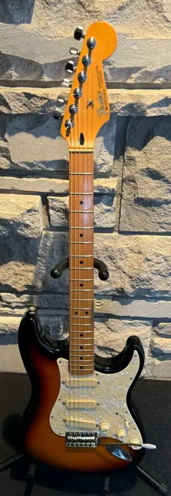 1999 FENDER STANDARD STRATOCASTER 3 COLOR SUNBURST - VERY GOOD CONDITION