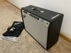 FENDER 68 CUSTOM VIBROLUX REVERB TUBE COMBO GUITAR AMPLIFIER