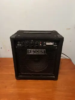 FENDER RUMBLE 15 PR497 AMPLIFIER TESTED WORKING #07716 READ DESCRIPTION