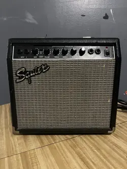 SQUIER FENDER CHAMP