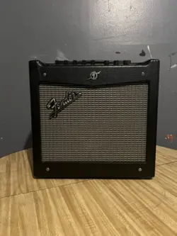 FENDER MUSTANG 1(V.2) GUITAR AMPLIFIER #CGPA17004416 PR824