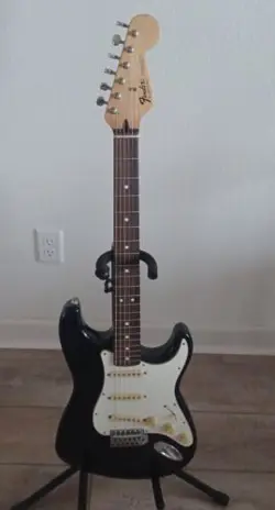 FENDER STRATOCASTER 1996 MIM BLACK, ROSEWOOD FRETBOARD GUITAR W/HARD CASE