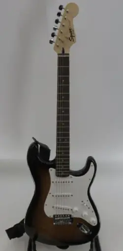 FENDER SQUIER STRATOCASTER MAPLE ELECTRIC GUITAR 2-COLOR SUNBURST W/CARRY CASE