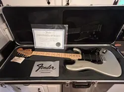 1979 FENDER 25TH ANNIVERSARY STRATOCASTER ELECTRIC GUITAR (BRAND NEW) RARE