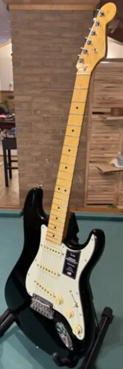 FENDER STRATOCASTER AM PRO II MAPLE NECK STRAT AMERICAN PROFESSIONAL GUITAR