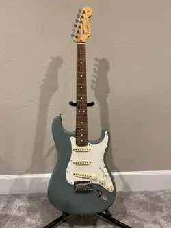 2020 FENDER AMERICAN PROFESSIONAL STRATOCASTER - LIGHTLY USED WITH HARD CASE