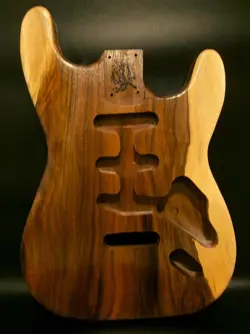 WALNUT FENDER STRAT
