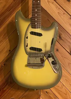 FENDER JAPAN MG70-ATG ANTIGUA 2002-2004 ELECTRIC GUITAR