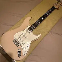 ONE STRATOCASTER LARGE