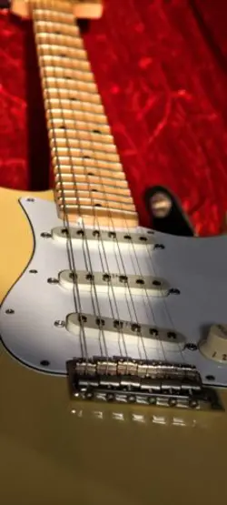 2017 FENDER YNGWIE MALMSTEEN STRATOCASTER MAPLE FINGERBOARD ELECTRIC GUITAR