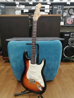 FENDER BEGINNER MODEL