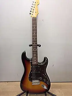 FENDER ST62 STRATOCASTER ELECTRIC GUITAR MADE IN JAPAN