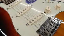 FENDER USA AM DLX STRAT RW 3TSB ELECTRIC GUITAR STRATOCASTER TYPE