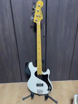 FENDER DIMENSION BASS WHITE SAFE PACKING!