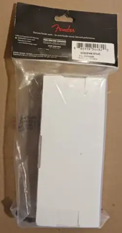 STRATOCASTER DELUXE STRAT