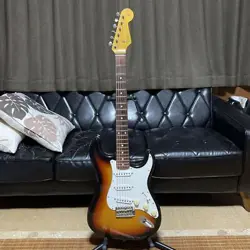 FENDER STRATOCASTER GUITAR _44002
