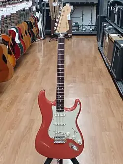 FENDER TRADITIONAL II 60S STRATOCASTE ELECTRIC GUITAR PRE-OWNED FROM JAPAN