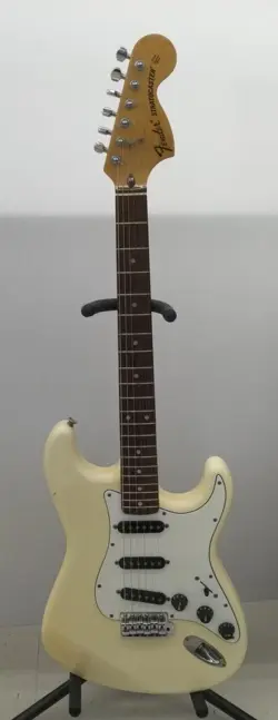 FENDER JAPAN ST72-55 ELECTRIC GUITAR USED