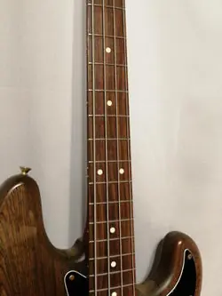 ELECTRIC BASS WALNUT