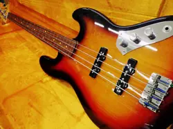 4-STRING GUITAR USED