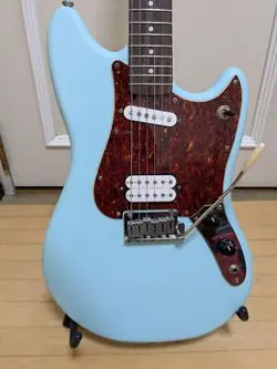SQUIER BY FENDER FSR CYCLONE