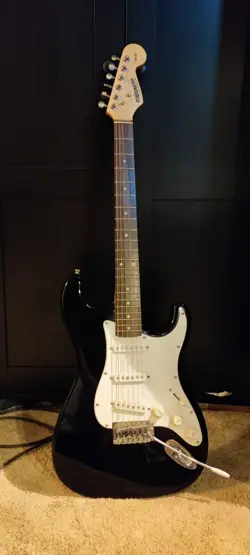 FENDER STARCASTER STRATOCASTER TYPE ELECTRIC GUITAR