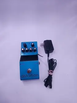 FENDER STARCASTER DISTORTION GUITAR PEDAL & AC POWER ADAPTER METAL EFFECTS