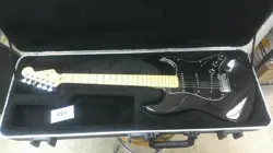 DELUXE STRATOCASTER BLACK