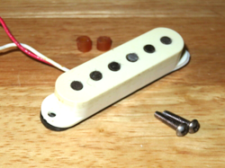 FENDER 1989 USA WHITE SINGLE COIL AMERICAN STRATOCASTER MIDDLE PICKUP