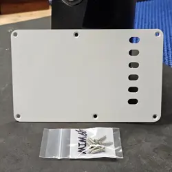 FENDER 50S 60S VINTAGE WHITE 1-PLY STRAT TREMOLO COVER & SCREWS BACK PLATE