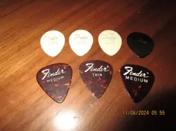 LOT OF 7 VINTAGE GUITAR PICKS! GIBSON, & FENDER - #312