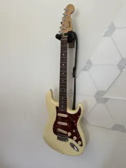 SQUIRE STRATOCASTER SSS